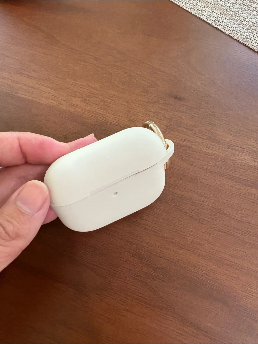 Silicone Protective Case with Gold Keyring for Wireless Earbuds - Cream